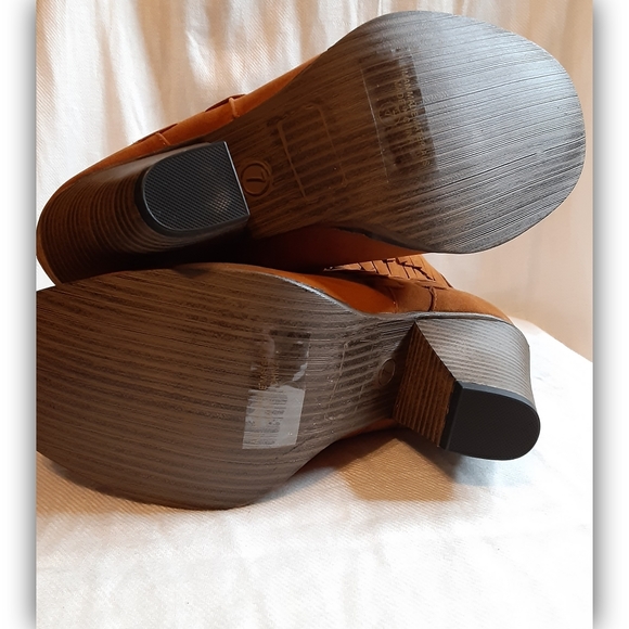 TAN SUEDE BOOTS - Picture 5 of 5